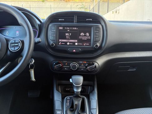 Used 2025 Kia Soul LX w/ LX Technology Package image 17