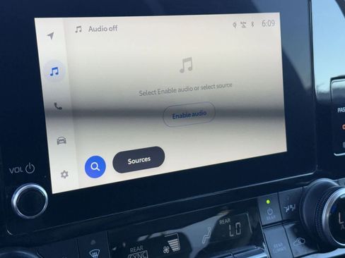 Used 2023 Toyota Highlander XLE image 22