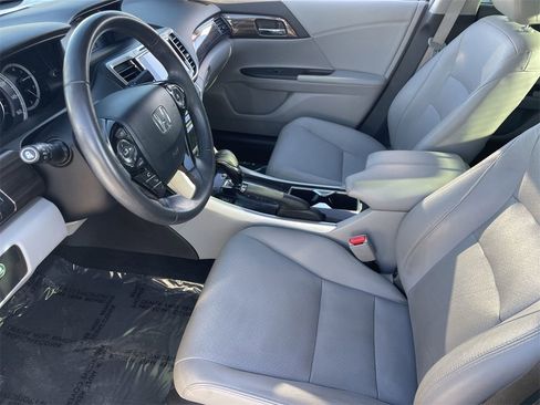 Used 2017 Honda Accord EX-L image 18