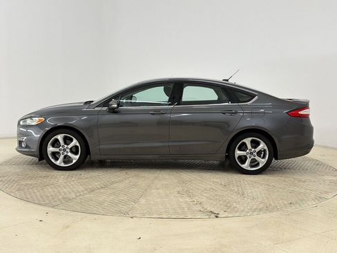 Used 2016 Ford Fusion SE FWD image 2