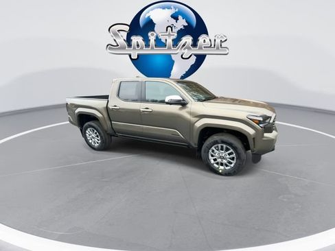 Used 2025 Toyota Tacoma 4x4 Double Cab image 2