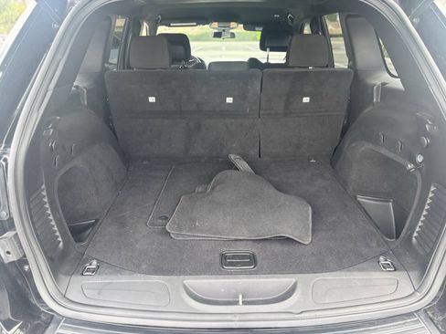 Used 2021 Jeep Grand Cherokee Laredo RWD image 22