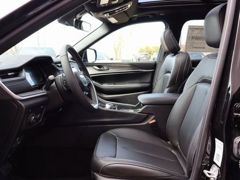 New 2025 Jeep Grand Cherokee Limited 4xe AWD/4WD image 8