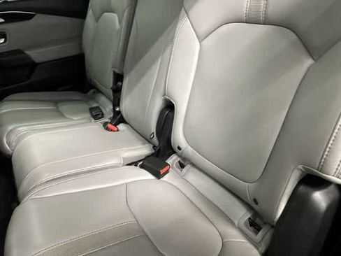 Used 2025 Honda Pilot EX-L image 11