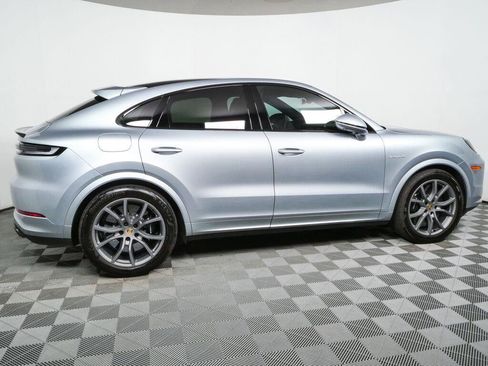 Certified 2024 Porsche Cayenne Turbo AWD/4WD image 29