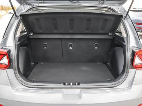 Certified 2023 Hyundai Venue SE image 28