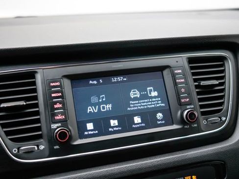Used 2020 Kia Sedona EX FWD image 28
