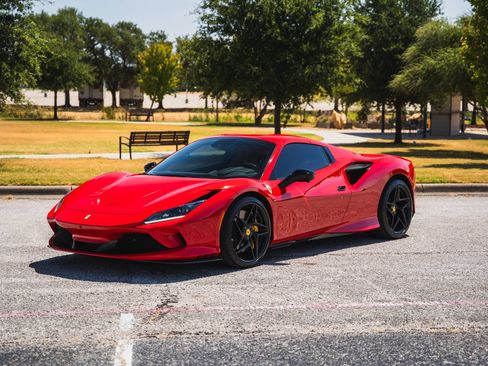 Used 2021 Ferrari F8 Tributo RWD image 12