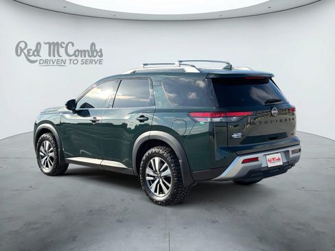 Used 2024 Nissan Pathfinder SL w/ Black Appearance Package FWD image 7