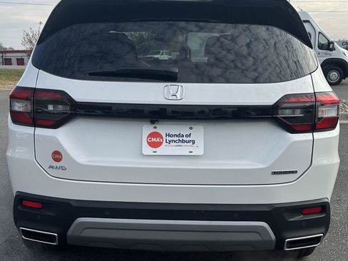 New 2025 Honda Pilot Touring image 4