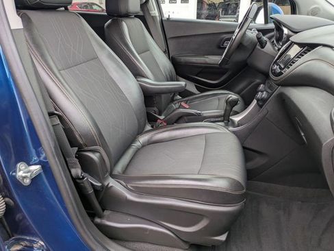 Used 2019 Chevrolet Trax LT w/ LT Convenience Package AWD/4WD image 22
