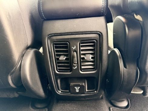 Used 2020 Jeep Grand Cherokee Laredo image 14