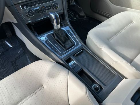 Used 2015 Volkswagen e-Golf SEL Premium image 26