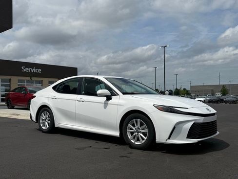 Used 2025 Toyota Camry LE FWD image 3