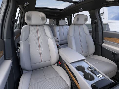 New 2026 Cadillac Vistiq Luxury image 16