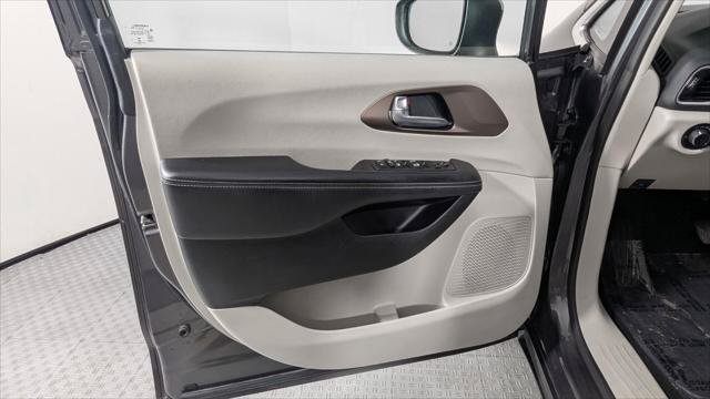Used 2023 Chrysler Voyager LX FWD image 13