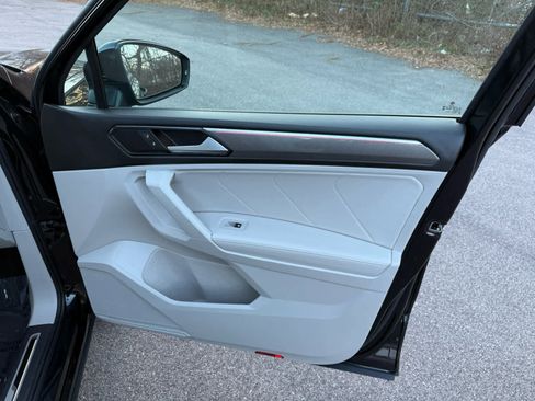 Certified 2023 Volkswagen Tiguan SE R-Line image 9