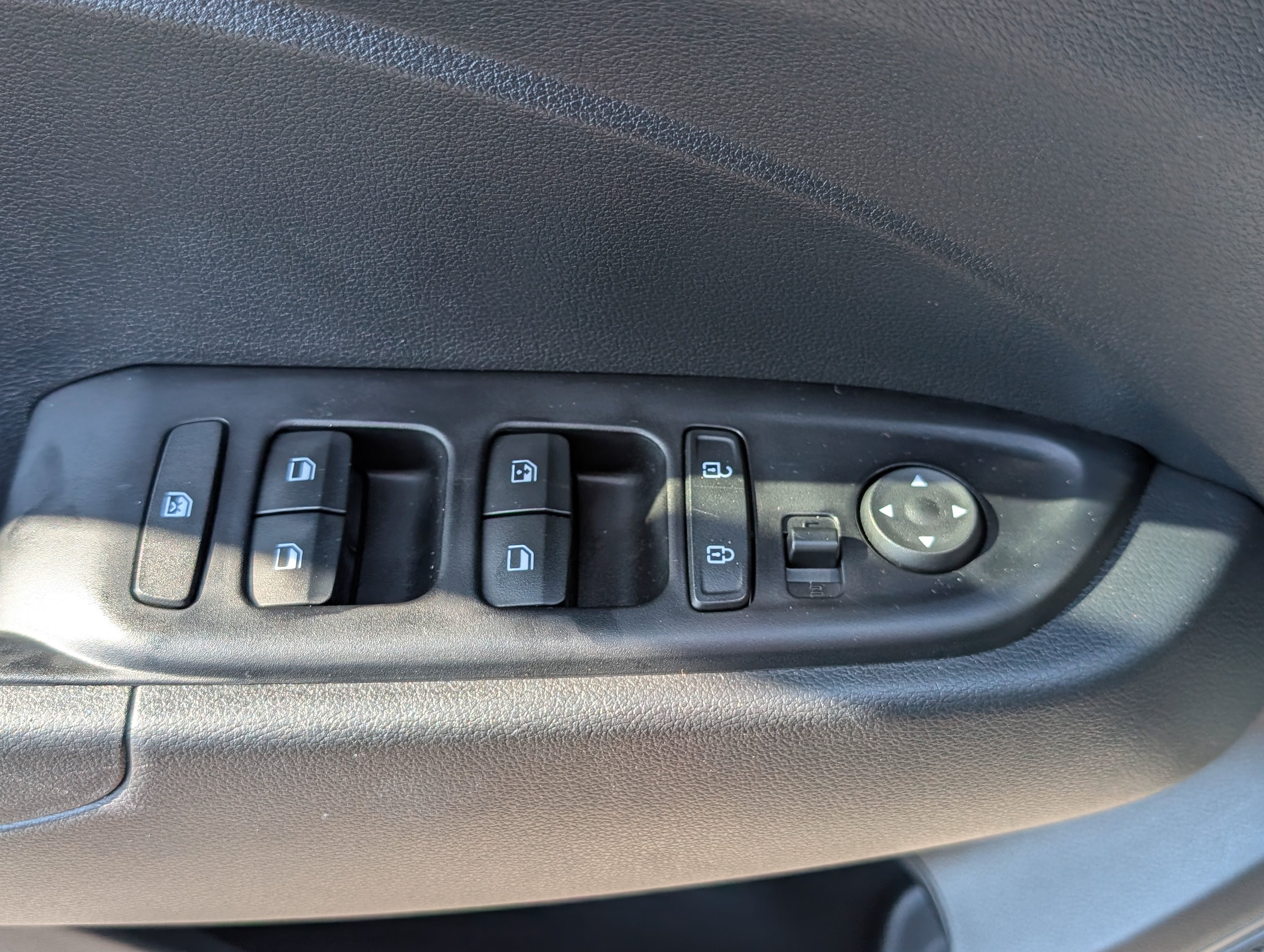 Used 2024 Hyundai Venue SEL FWD image 20