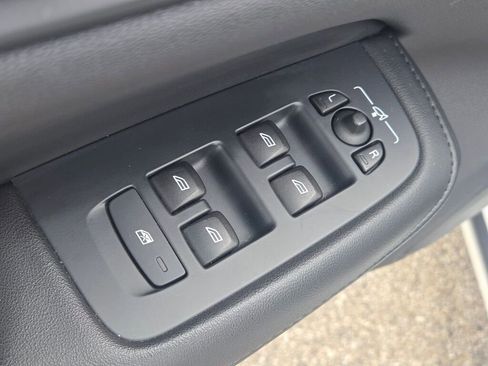 Used 2024 Volvo S60 B5 Core FWD image 17