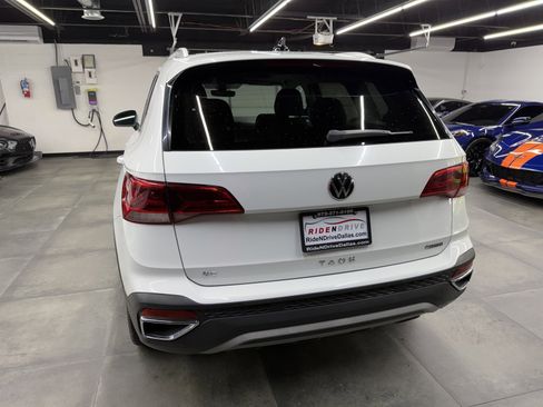Used 2023 Volkswagen Taos SE w/ Panoramic Sunroof Package image 5