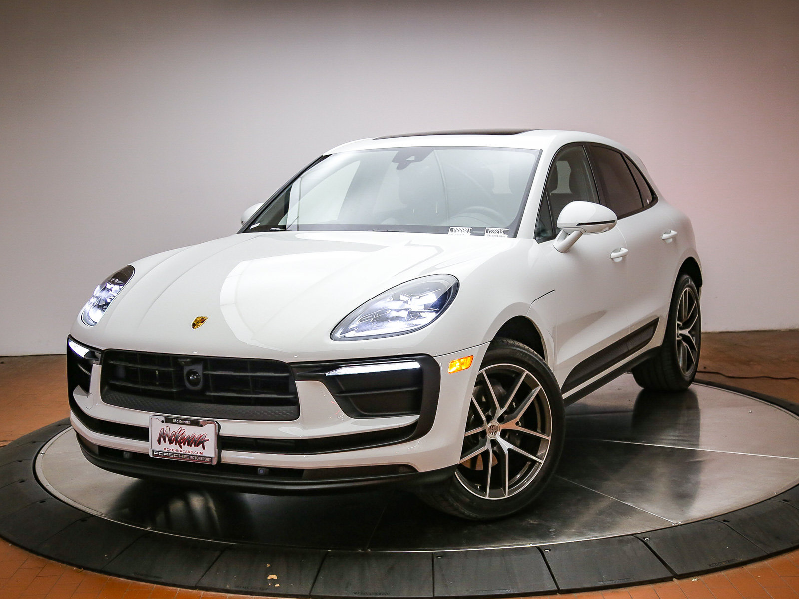Certified 2026 Porsche Macan AWD/4WD image 1