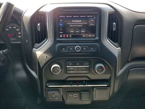 Used 2022 Chevrolet Silverado 2500 Custom w/ Custom Value Package AWD/4WD image 4