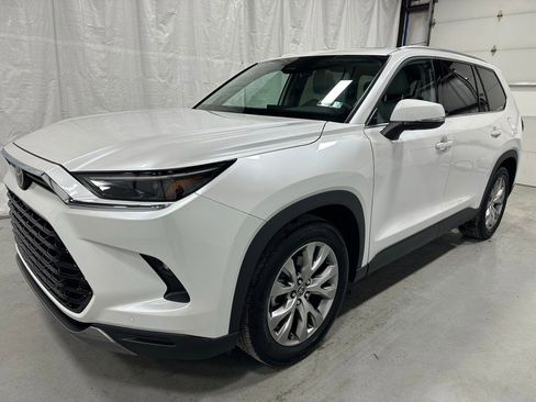 Used 2025 Toyota Grand Highlander Limited image 3