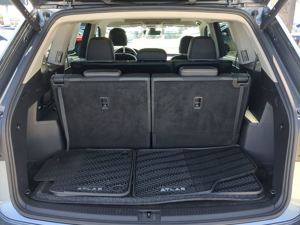Certified 2025 Volkswagen Atlas SEL Premium R-Line AWD/4WD image 10
