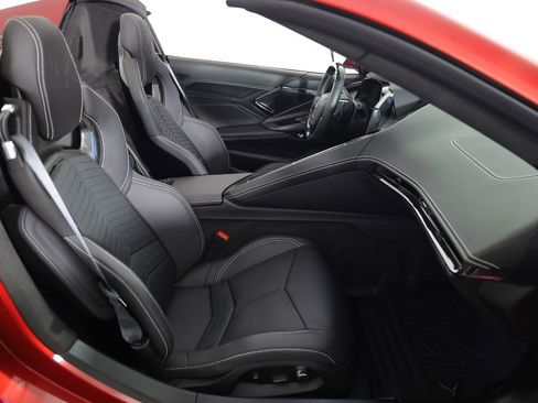 Used 2025 Chevrolet Corvette Z06 RWD image 12