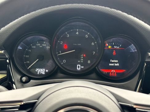 Certified 2023 Porsche Macan image 26