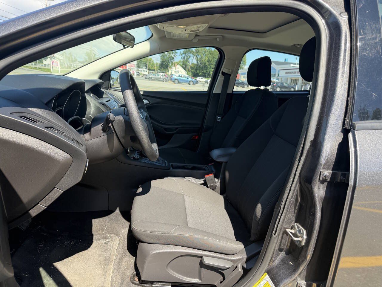 Used 2015 Ford Focus SE FWD image 10