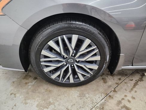 Used 2024 Nissan Altima 2.5 SV FWD image 36
