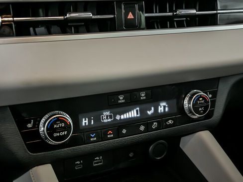 Used 2024 Mitsubishi Outlander SEL image 31