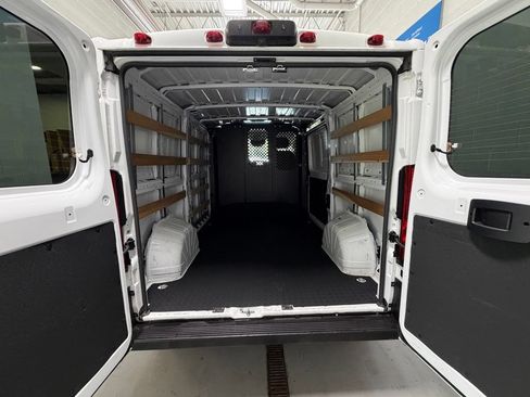 Used 2025 RAM ProMaster 2500 w/ U-Haul Equipment Group FWD image 14