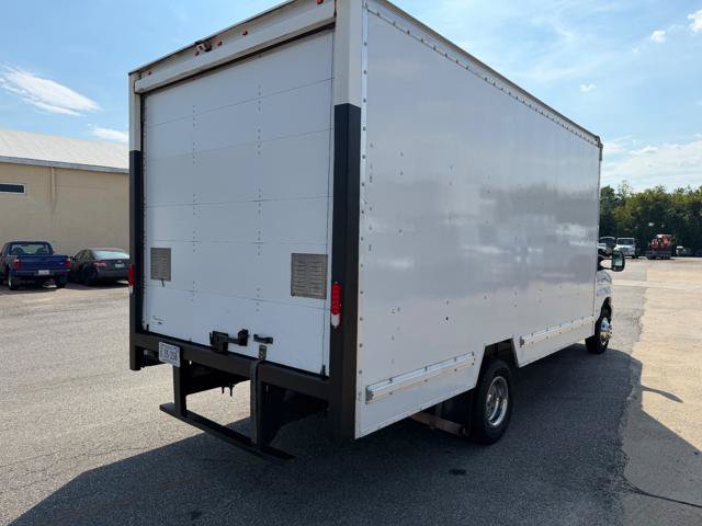Used 2017 Ford E-450 and Econoline 450 Super Duty w/ Power Windows & Locks Group RWD image 4