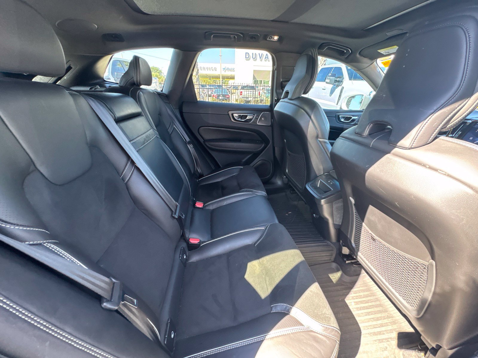 Used 2019 Volvo XC60 T6 R-Design w/ Protection Package Premier AWD/4WD image 17