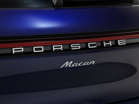 New 2025 Porsche Macan image 18