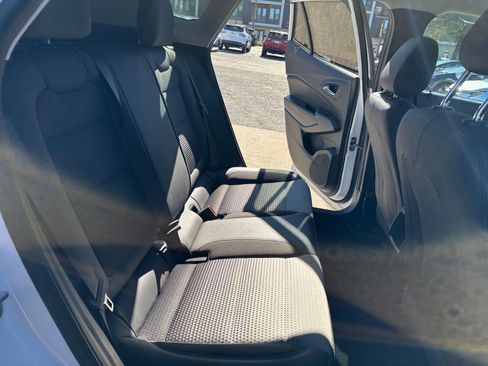 Used 2025 Chevrolet Trax LT image 20