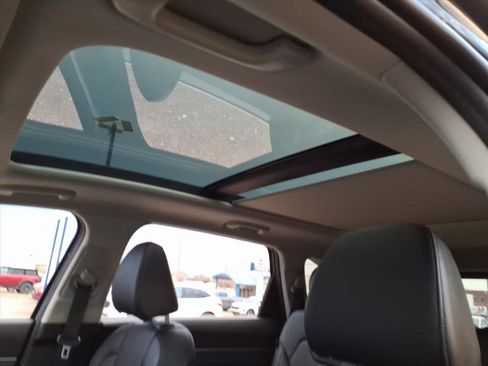 Used 2025 Kia Sorento S w/ Panoramic Sunroof Package image 16