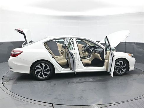 Used 2017 Honda Accord EX image 51