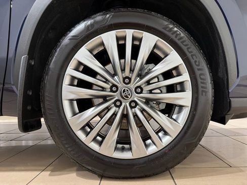 Certified 2025 Toyota Highlander Platinum image 9