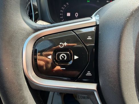 Used 2023 Volvo XC60 B5 Plus AWD/4WD image 9