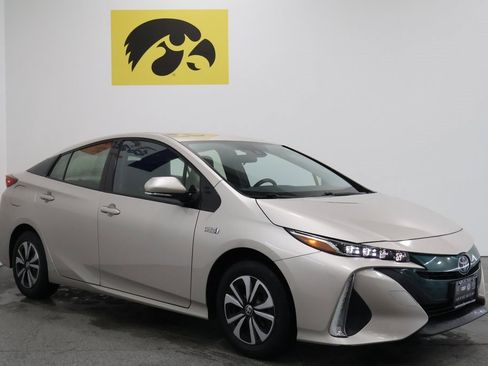 Used 2018 Toyota Prius Prime Premium image 6