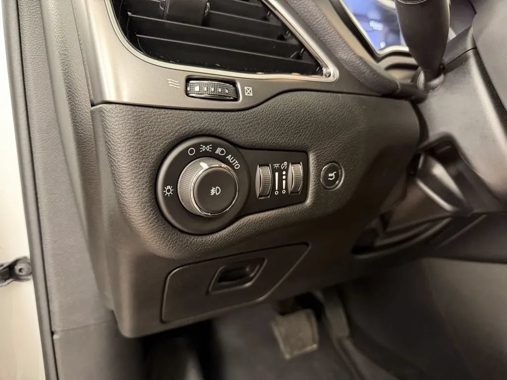 Used 2021 Jeep Cherokee Limited AWD/4WD image 18