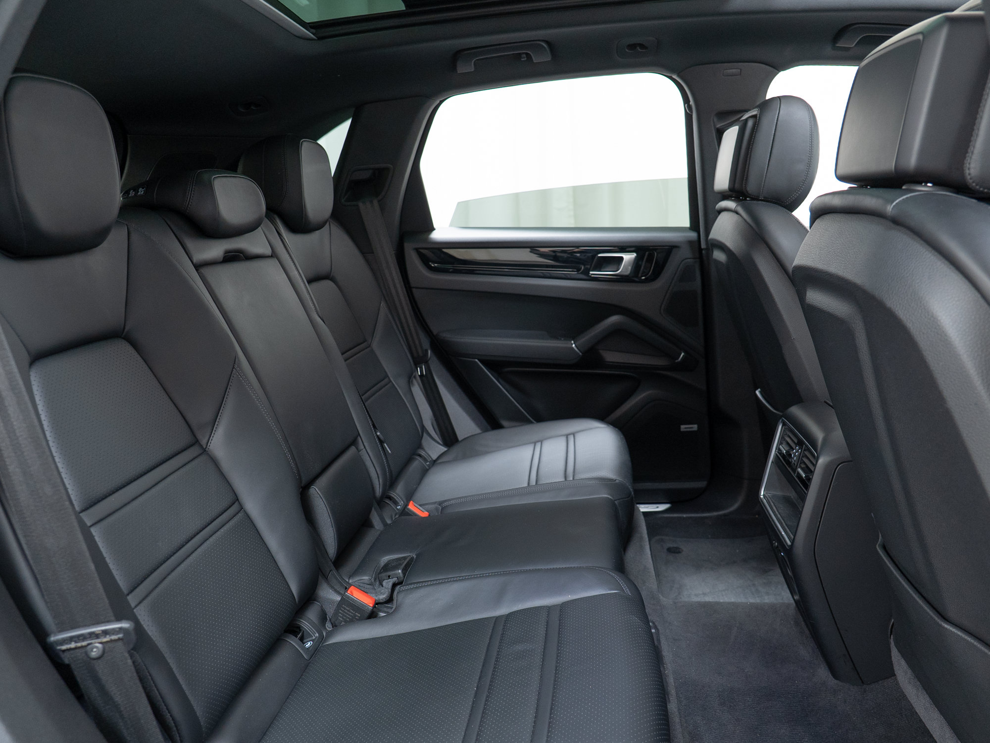 Used 2021 Porsche Cayenne AWD/4WD image 29