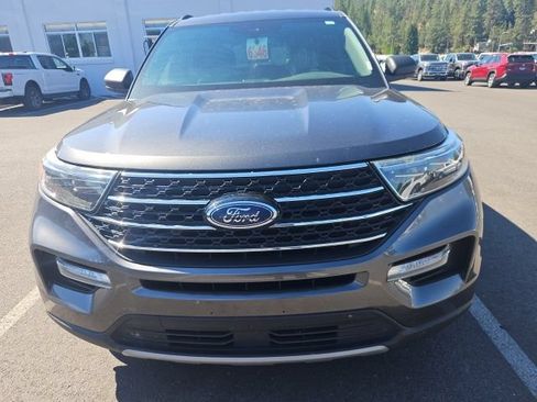 Used 2020 Ford Explorer XLT w/ Equipment Group 202A AWD/4WD image 8