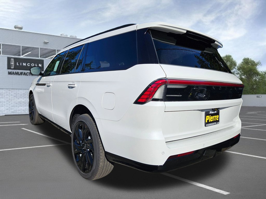 New 2027 Lincoln Navigator Reserve w/ Jet Appearance Package AWD/4WD image 3