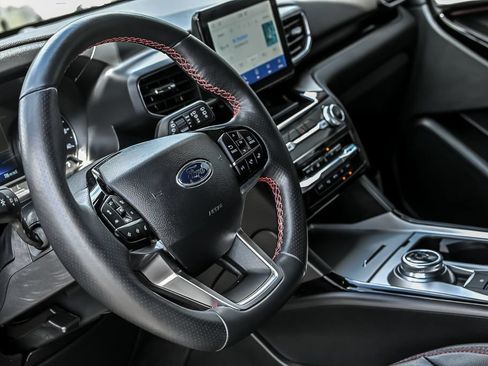 Certified 2024 Ford Explorer ST-Line w/ Class IV Trailer Tow Package AWD/4WD image 18