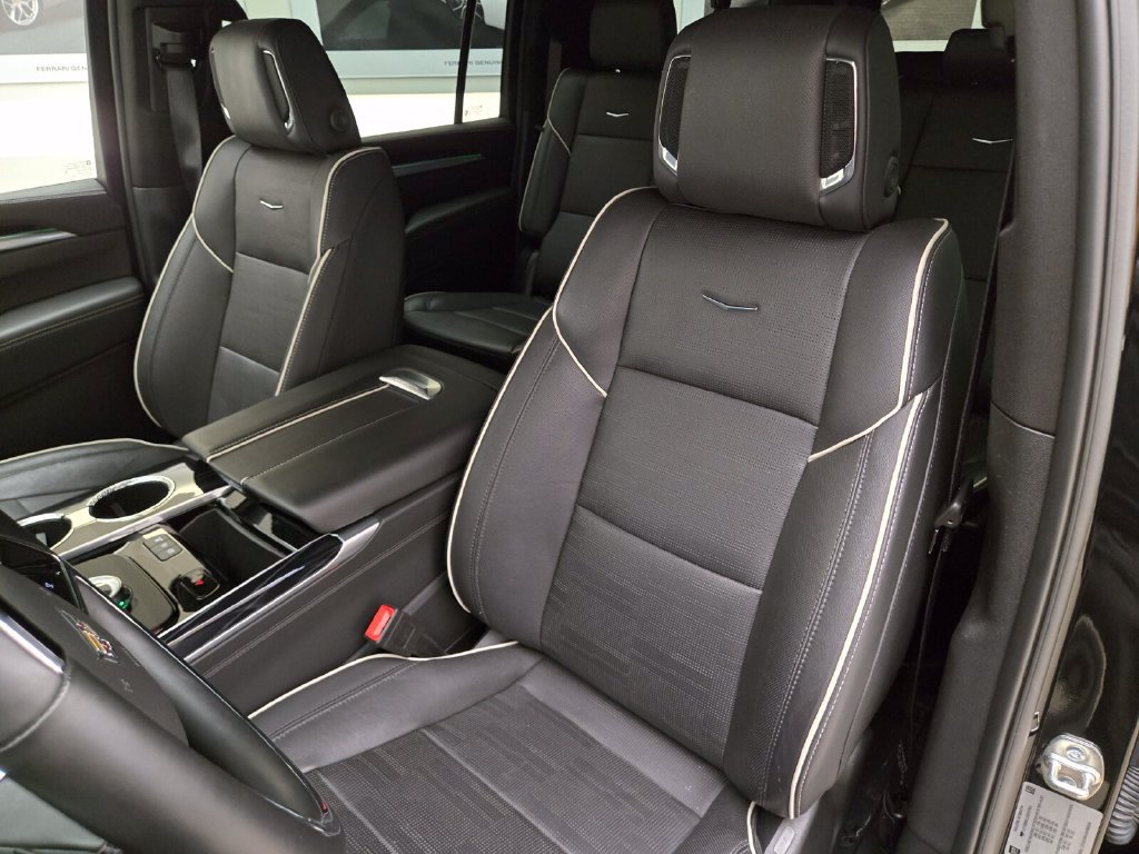 Used 2025 Cadillac Escalade ESV Sport AWD/4WD image 30