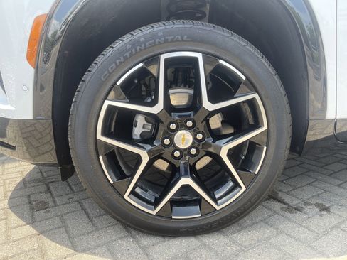 Used 2024 Chevrolet Traverse RS image 11